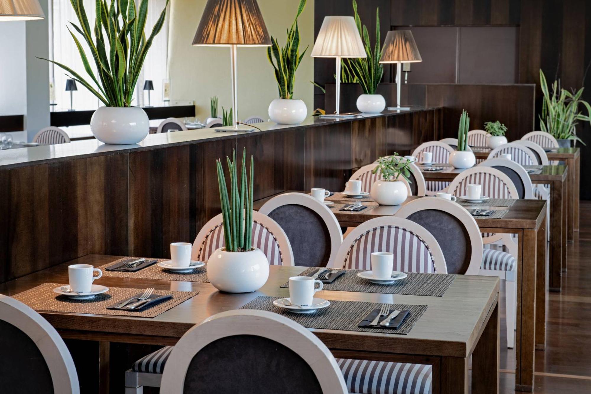 Ac Hotel Ciudad De Tudela By Marriott Bagian luar foto